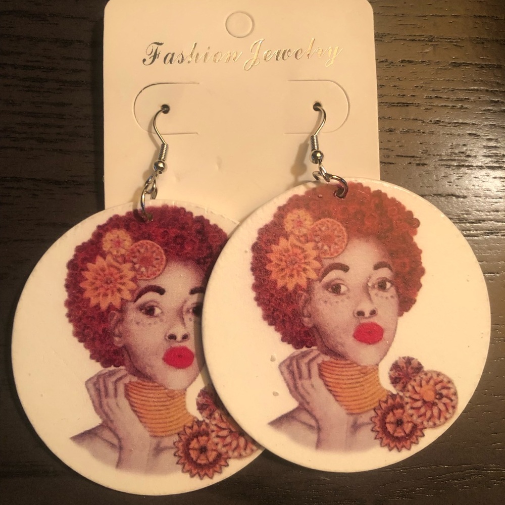 Queen Earrings